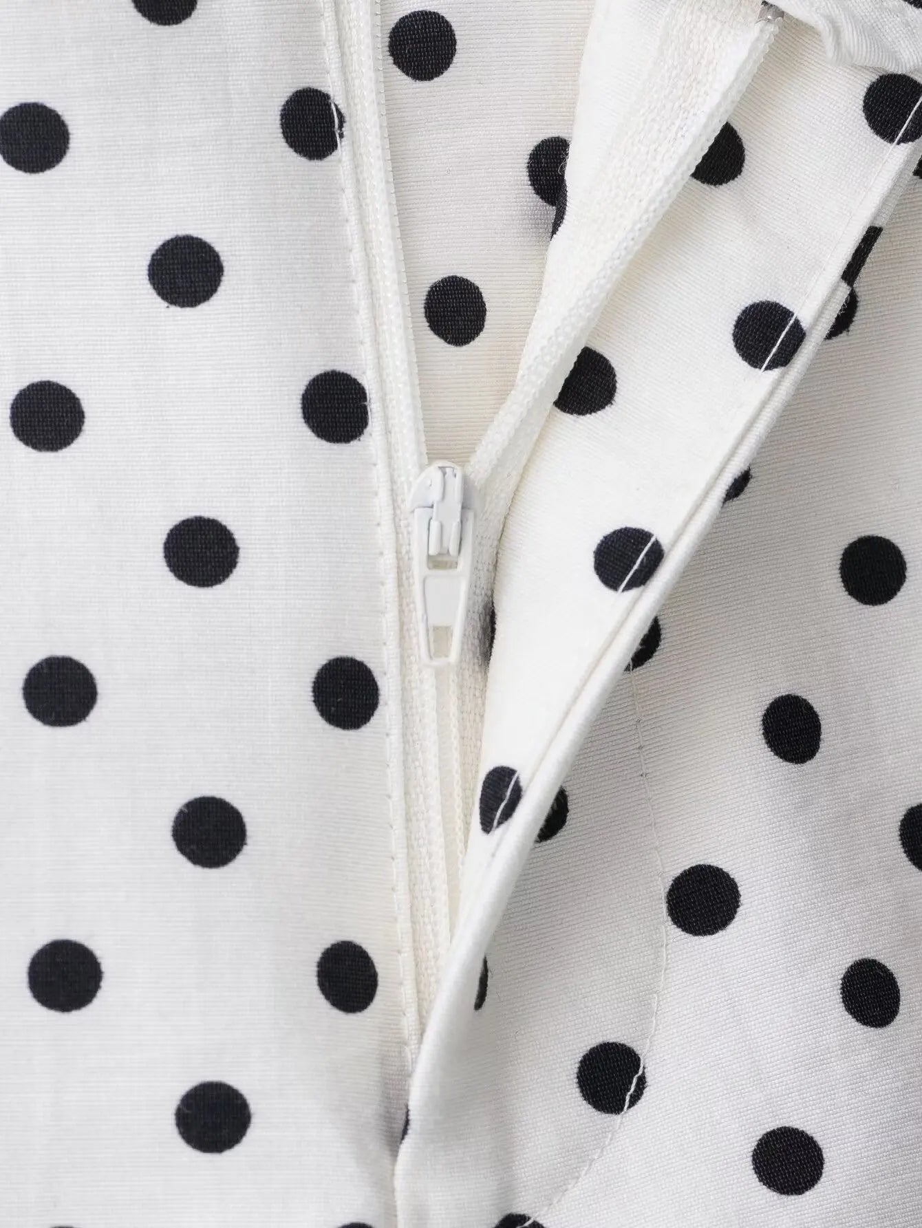 Woman Autumn Long Sleeves Turtleneck Zipper With Pockets Drawstring Casual Coats Women Fashion Polka Dot Printed Jacket